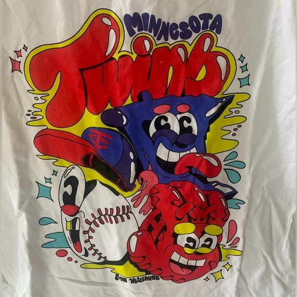 Fruit of the Loom Unisex White Tee w/Graffitti Design Twins Baseball; Size XL - Picture 3 of 7